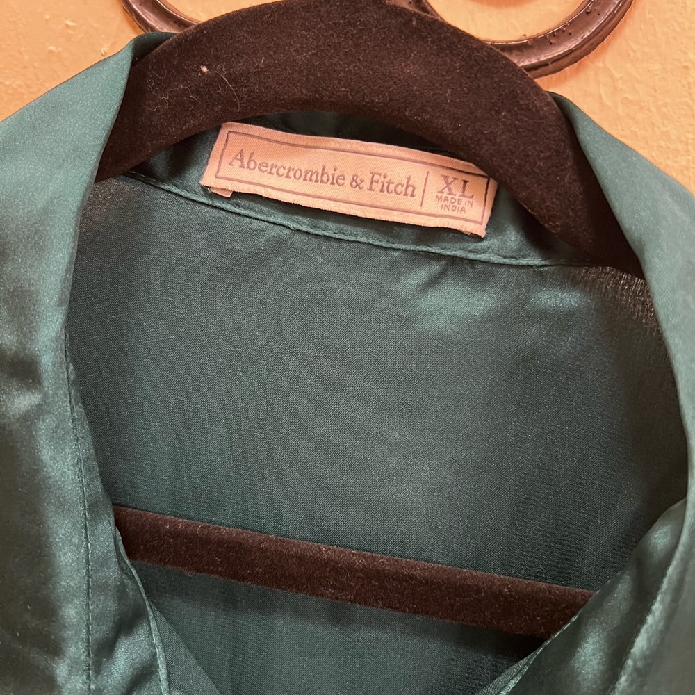 Abercrombie & Fitch Green Satin Button-Down Shirt - Picture 2 of 7